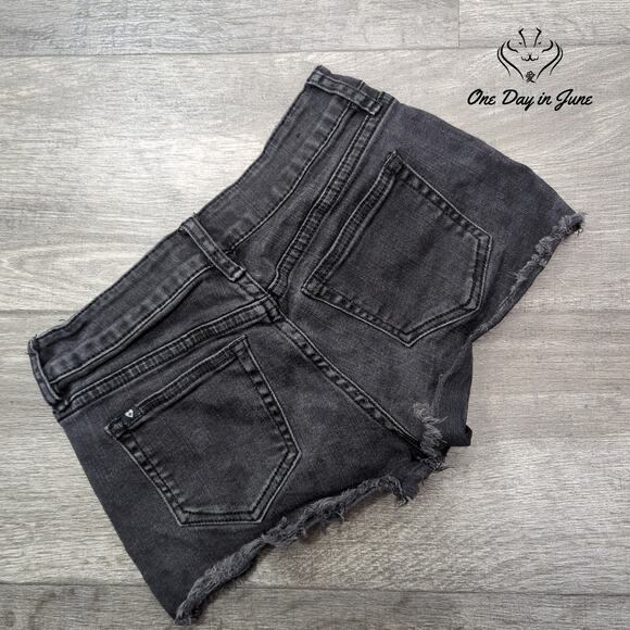 Black Heart Juniors Embroidered Low Rise Shorts Size 1 - Picture 7 of 7